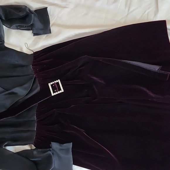 Vintage Lisa Michaels Black Velvet & Satin Evening Dress, Size 10, $55 - Picture 6 of 14
